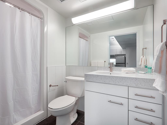 Bathroom, Residence & Conference Centre - Toronto Downtown, Toronto