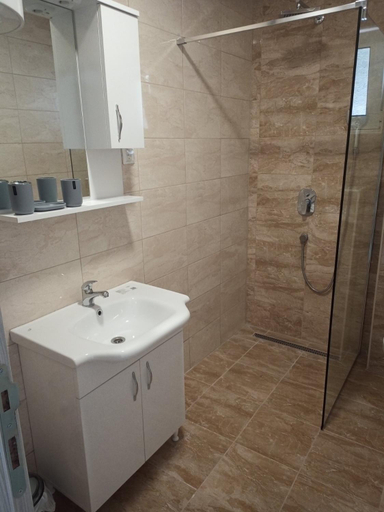 Bathroom 2, Bay Leaf Apartments