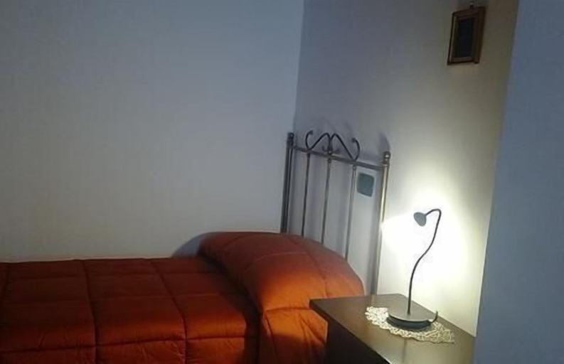 Room 2, B&B Antica Interamnia, Teramo
