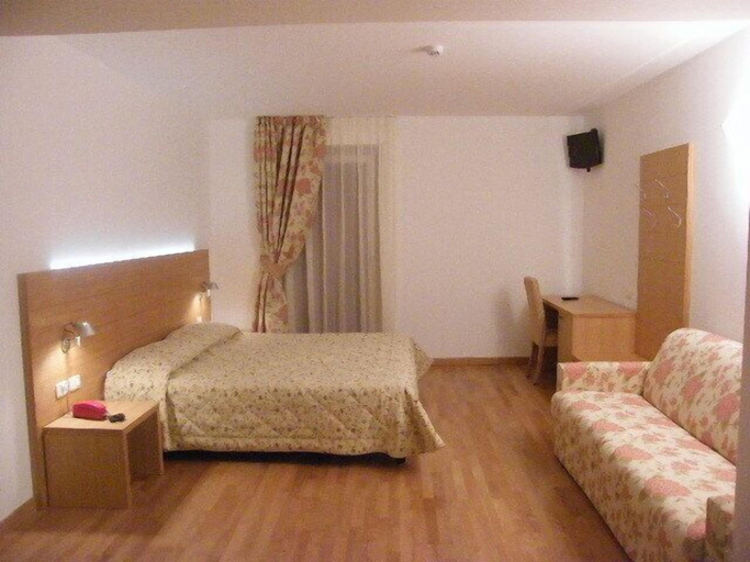 Bedroom 3, Romanda, Trento