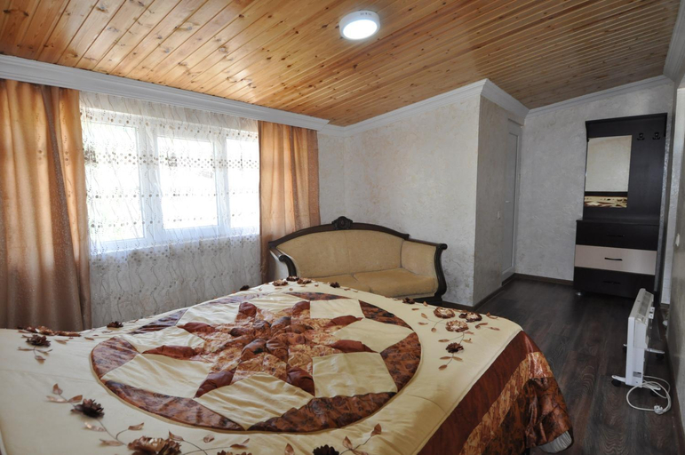 Bedroom 2, Manoni Ratiani's Guesthouse, Mestia