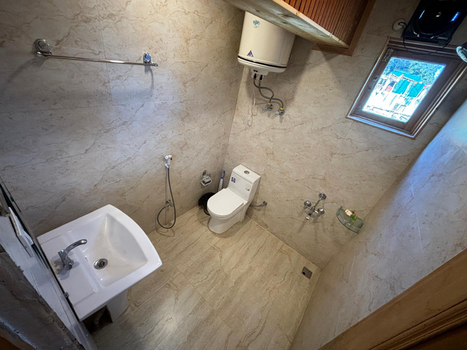 Bathroom 3, Pine Palace Resorts Gulmarg, Baramulla