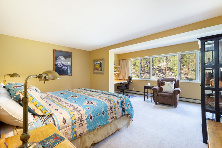 Room 5, 2534 Saints Johns 2 Bedroom Condo by RedAwning, Summit