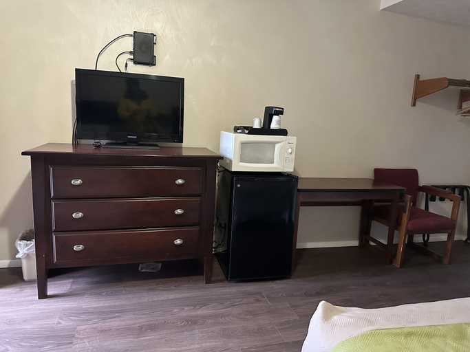 Bedroom 1, Heritage Inn, Fayette