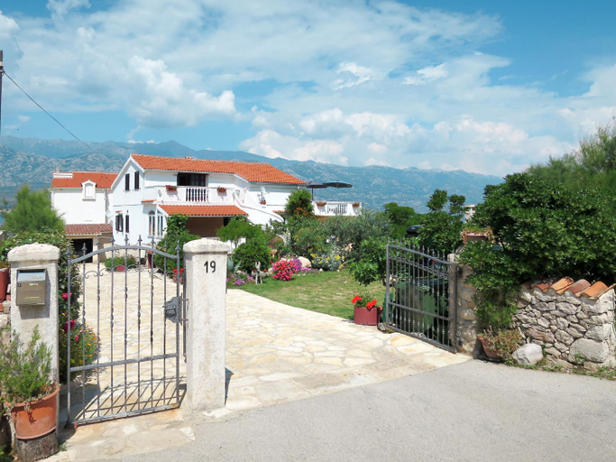 Others 3, Apartment Lukeni-2 by Interhome, Posedarje