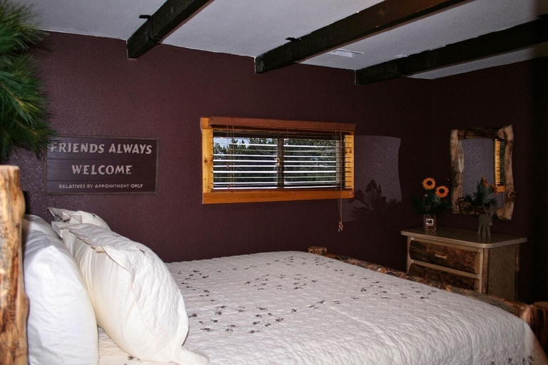 Bedroom, Triple R Cottages: 8 2 Bedroom Cabin, Larimer