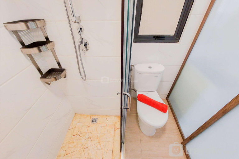 Bathroom 3, Well Designed Comfy 2BR Sky House BSD By Travelio, South Tangerang