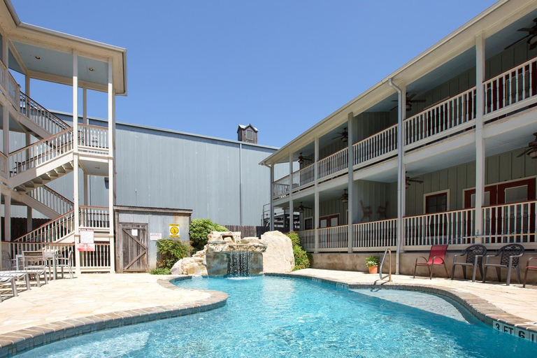 Outdoor pool 2, Rio Hacienda Vg306 3 Bedroom Condo by RedAwning, Comal