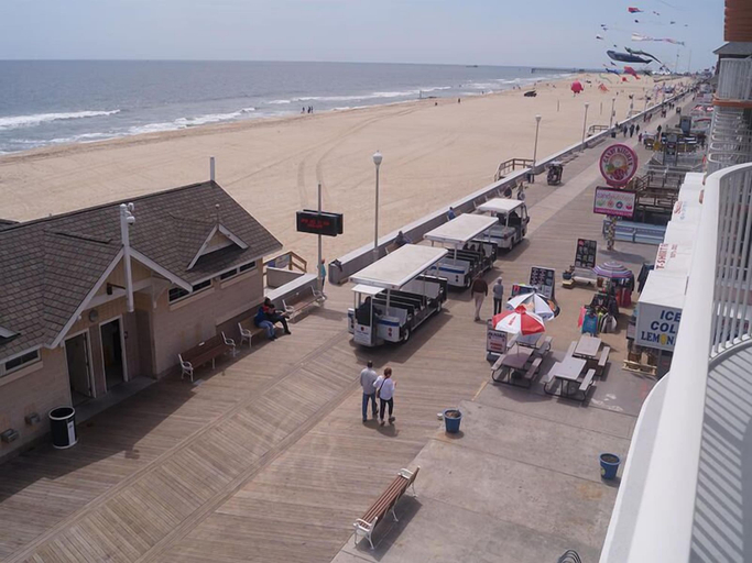 Beach 3, Ocean's Edge 401 3 Bedroom Condo by RedAwning, Worcester