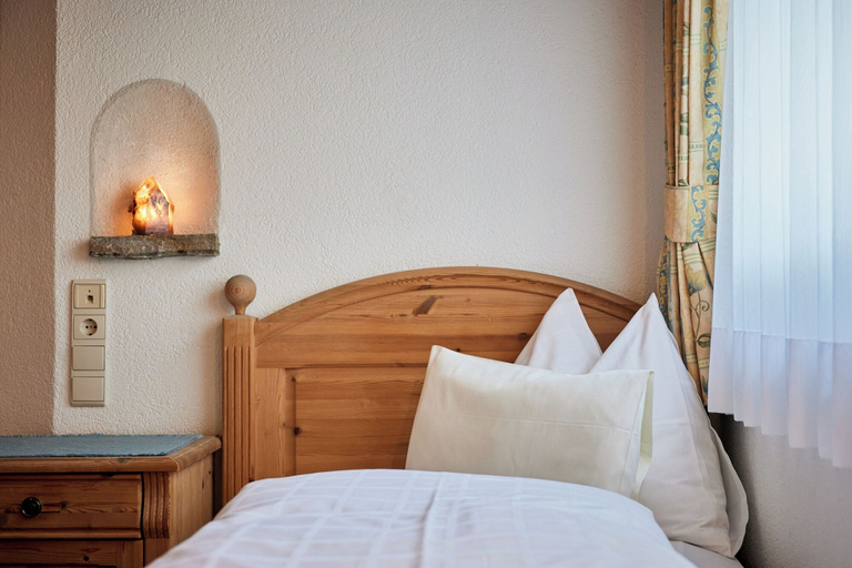 Bedroom 3, Mineralienhotel Natznerhof, Bolzano