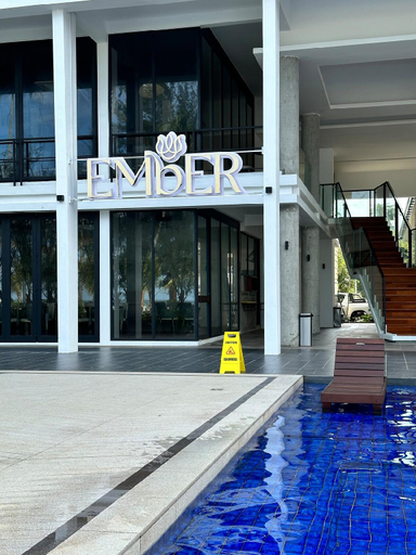 Exterior & Views, Beachfront Retreats @RoxyBeachSematanApt., Lundu