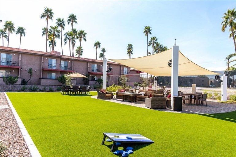Property grounds 4, 225 Fully Furnished with WiFi by RedAwning, Maricopa