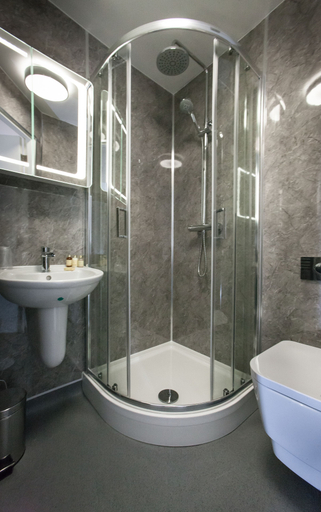 Bathroom 5, The Black Bull Hotel, Dumfries and Galloway