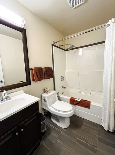 Bathroom 3, Northern Lights Inn & Suites, Division No. 18