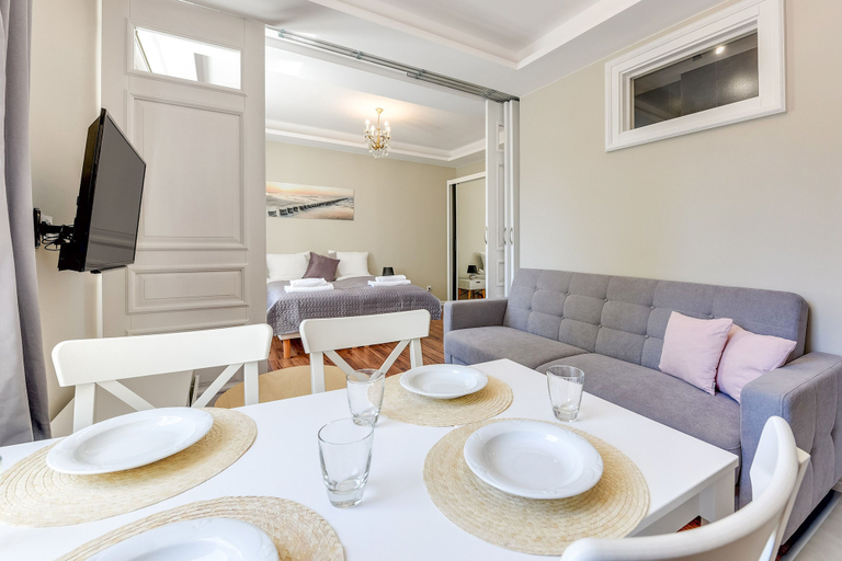 Room 4, Costa Brava - Affordable Accommodations in Sopot by Lion Apartments, Sopot