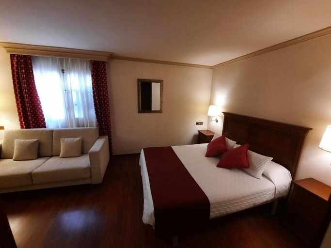 Bedroom 2, Hotel Edelweiss Camprodon, Girona