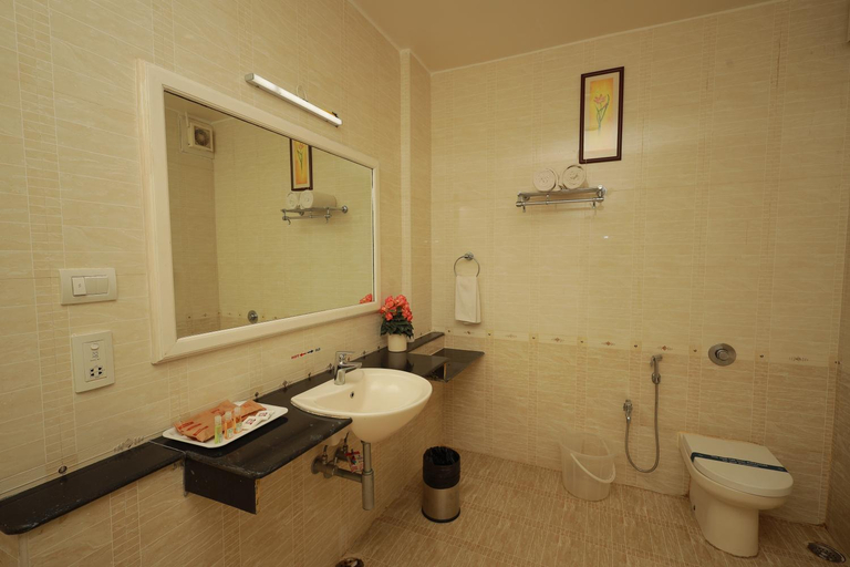 Bathroom, Hotel DSF Grand Plaza, Thoothukkudi