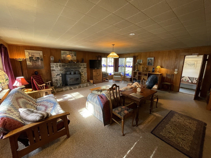 Living area, Holly's Place, El Dorado