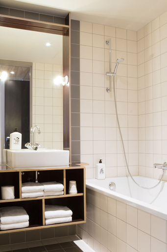 Bathroom 5, Volkshotel, Amsterdam