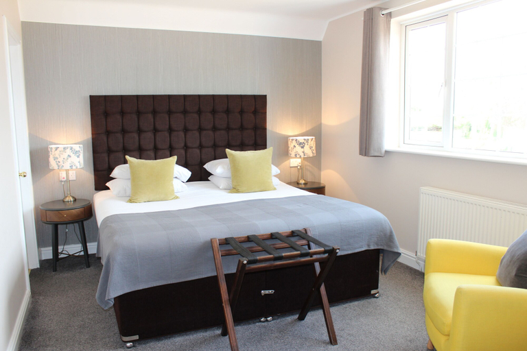 Bedroom 2, Badgers Mount Hotel, Leicestershire