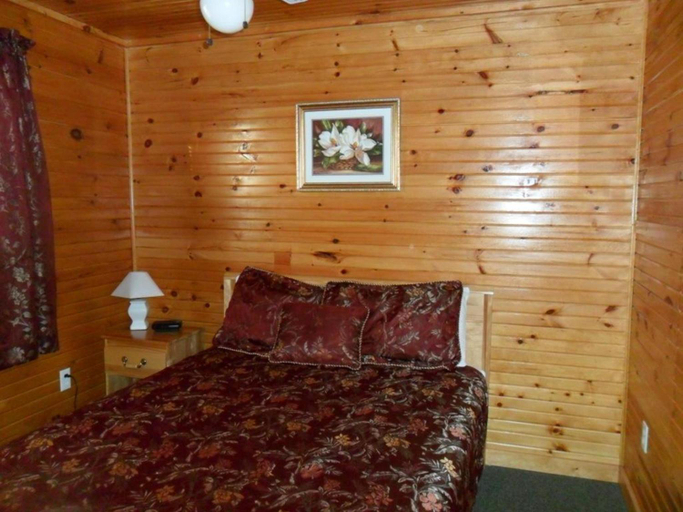 Bedroom 2, Mayfield Country Cottages, Queens