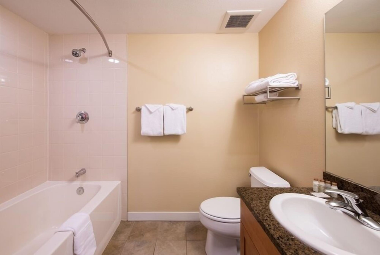 Bathroom, Modern Ski Studio Apartment with In-Room Fireplace - Fraser Crossing/Founders Pointe Premium-Rated 4443, Grand