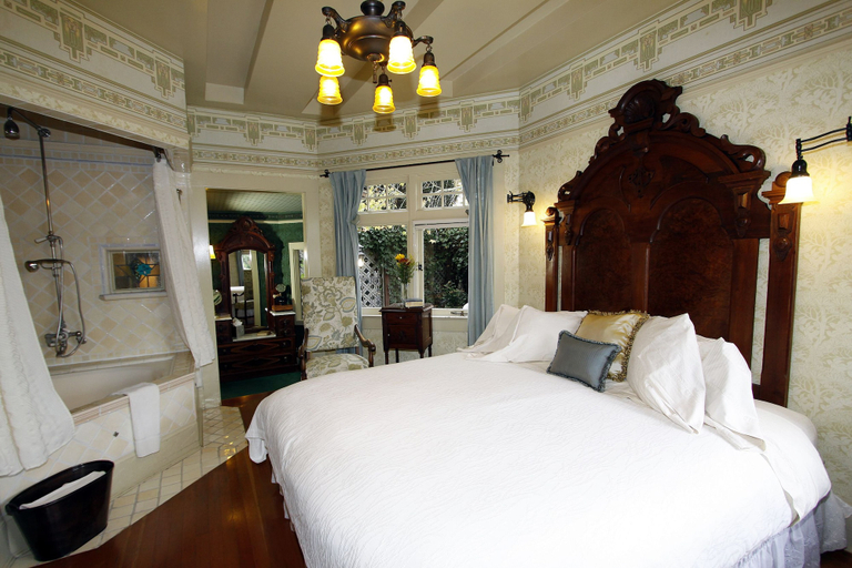 Bedroom 3, Jabberwock Inn, Monterey
