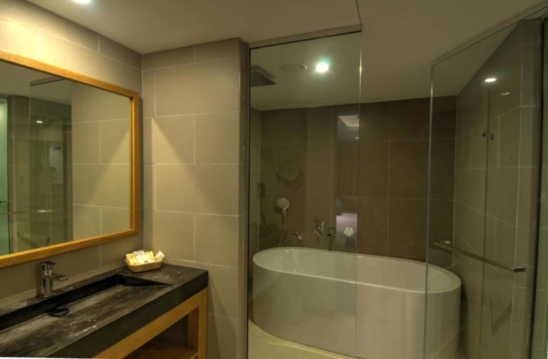 Bathroom 5, Ramee Dream Resort, Seeb