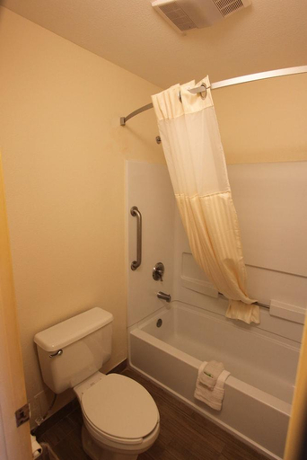 Bathroom, Texas Inn Suites, Hidalgo