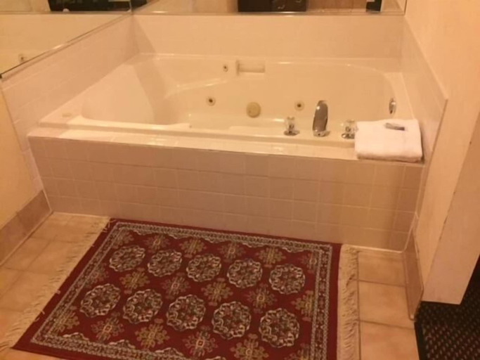 Bathroom 4, Haven Inn & Suites, Walton