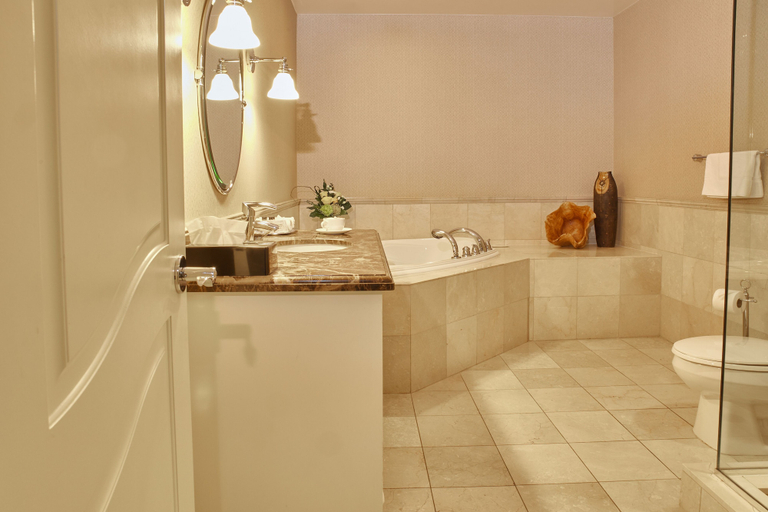Bathroom 5, Rawley Resort, Spa & Marina, Trademark Collection by Wyndham, Lake Hurron
