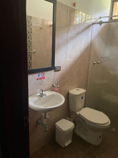 Bathroom 2, Habitacion para pareja Bano Privado piscina en Buga, Guadalajara de Buga