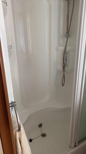Shower 4, 3 bedroom Caravan pets free linen included, Cambridgeshire