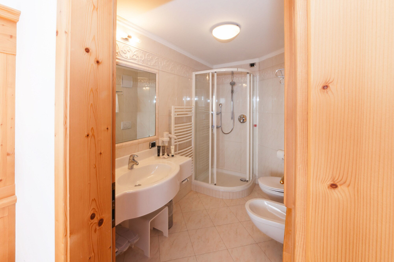 Bathroom 4, Giardin Boutique Hotel B&B, Bolzano