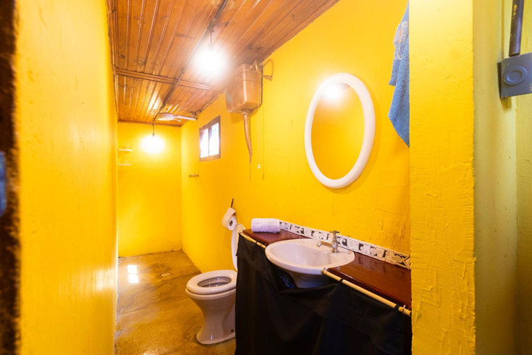 Bathroom 4, Sitio Tahiupara, Gonçalves