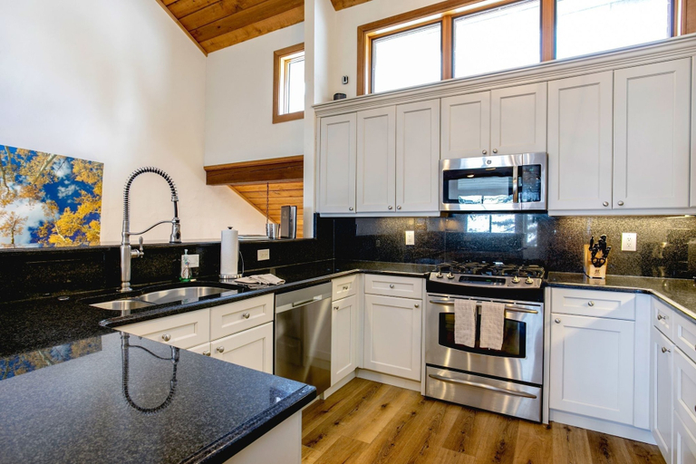 Private kitchen 3, 82 Ridgepoint 3 Bedroom Townhouse by RedAwning, Eagle