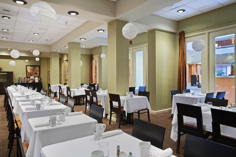 Food & Drinks 5, DoubleTree by Hilton Hotel Springfield, Greene