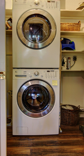 Laundry, Leaning Oak PRD923 by RedAwning, Comal