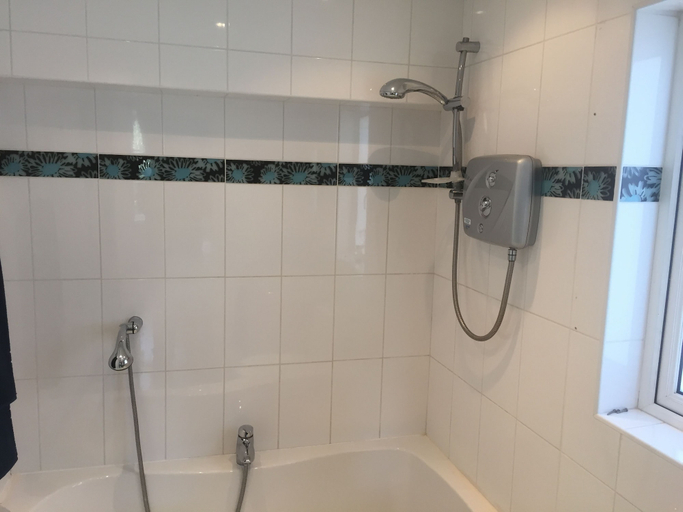 Bathroom, Rugby Lodge, Dublin