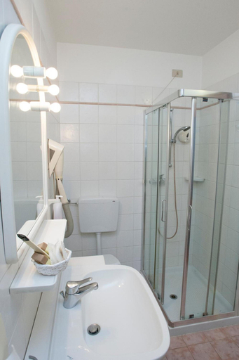 Bathroom 5, Hotel Alla Botte, Venezia