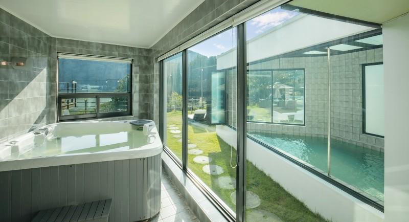 Bathroom 3, Gapyeong High Palace Pool Villa, Gapyeong