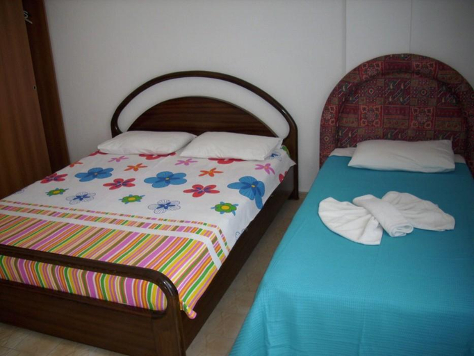 Bedroom 4, Vural Apart Hotel, Çeşme