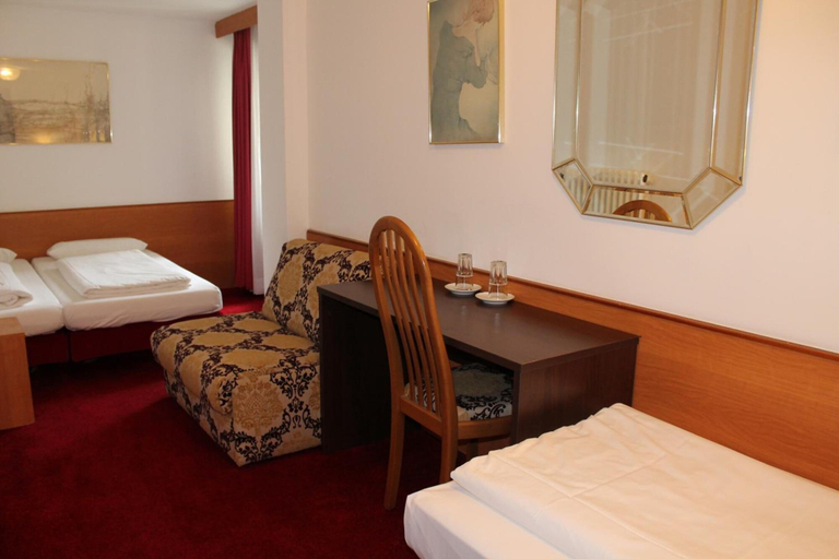 Bedroom 3, Montree Hotel, München