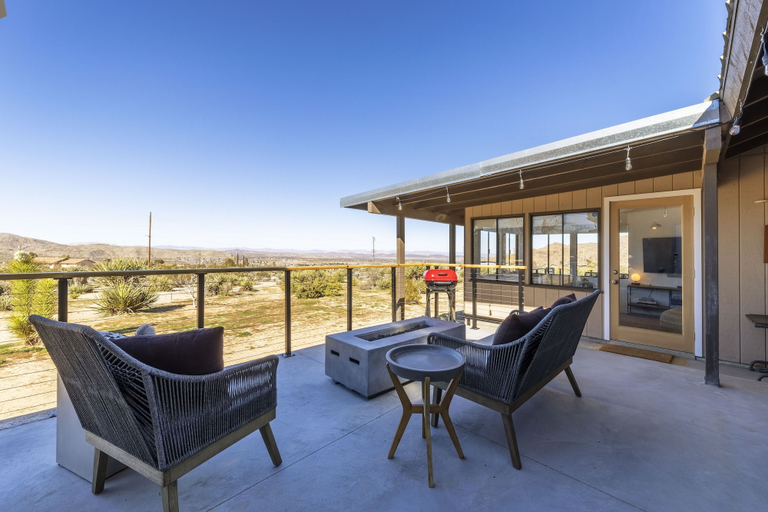 Property grounds 5, Twilight Terrace - Relax In Style 2 Bedroom Home by RedAwning, San Bernardino