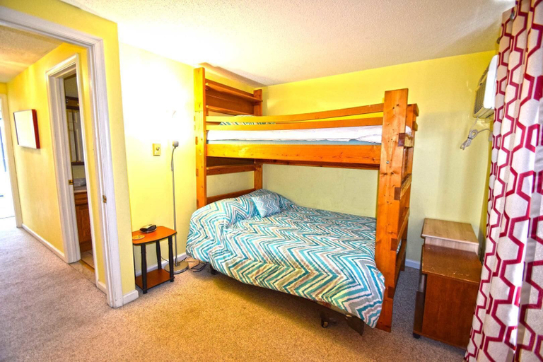 Room 4, Harbour Bay 19 2 Br townhouse by RedAwning, Worcester