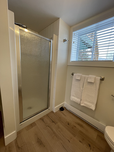 Bathroom 3, Le Pimbina, Les Laurentides
