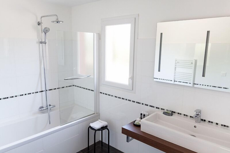 Bathroom 5, Le Mas du Lingousto, Var