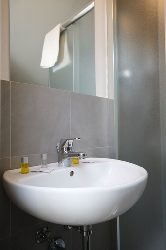 Bathroom 4, Hotel Samoggia, Bologna
