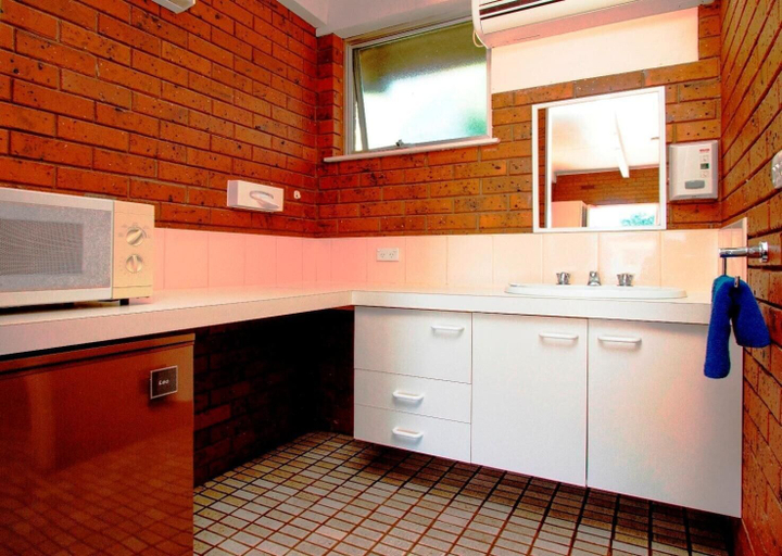 Others 5, Wattle Motel, Mitchell - North