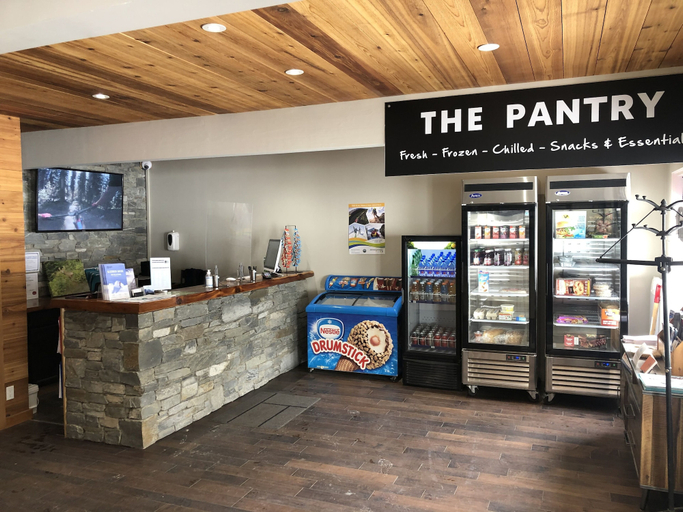 Food & Drinks 4, Boulder Mountain Resort, Columbia-Shuswap